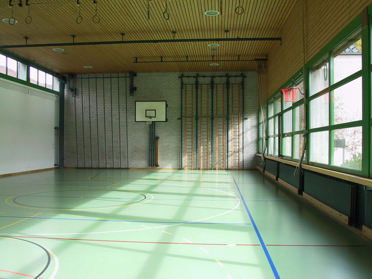 Turnhalle Fraumatt mit Basketballkorb